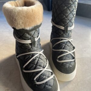 green boots