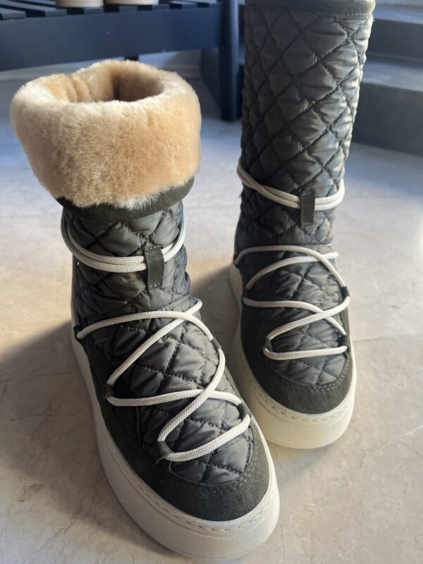 green boots
